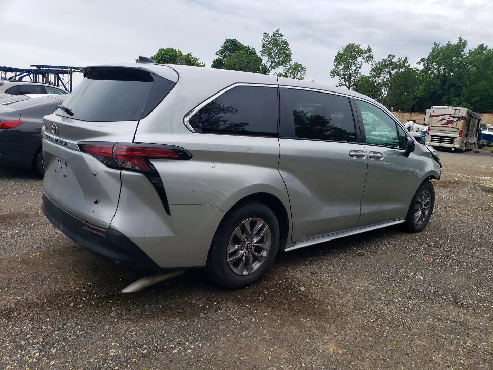 2022 Toyota Sienna VIN 5TDKSKFC5NS062238 COPART salvage auction — FRONT END, Ok - Certificate Of Title, sold $9,500 on 2026-07-09 (photo 3)