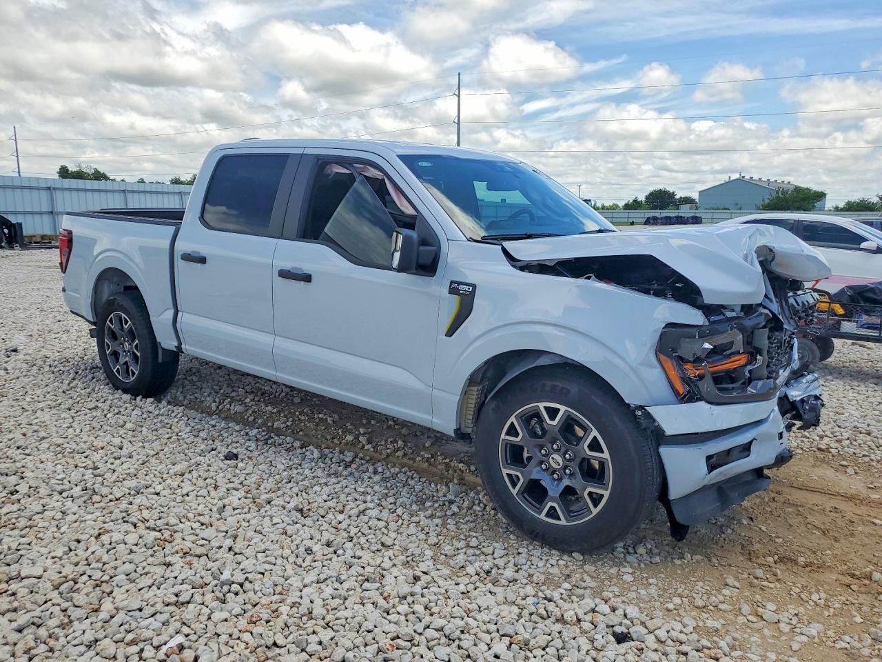 2025 Ford F-150 Lightning VIN 1FTEW2KPXSKD02011 COPART salvage auction — Front End, TX - SALVAGE VEHICLE TITLE, sold $13,100 on 2026-07-09 (photo 4)