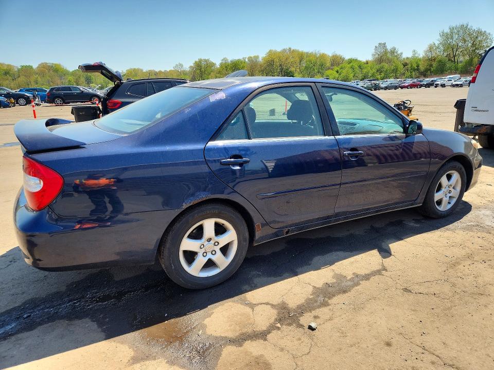 2004 Toyota Camry VIN 4T1BE32K64U305443 COPART salvage auction — FRONT END, CT - CERT OF TITLE-SALVAGE, sold $475 on 2026-07-02 (photo 3)