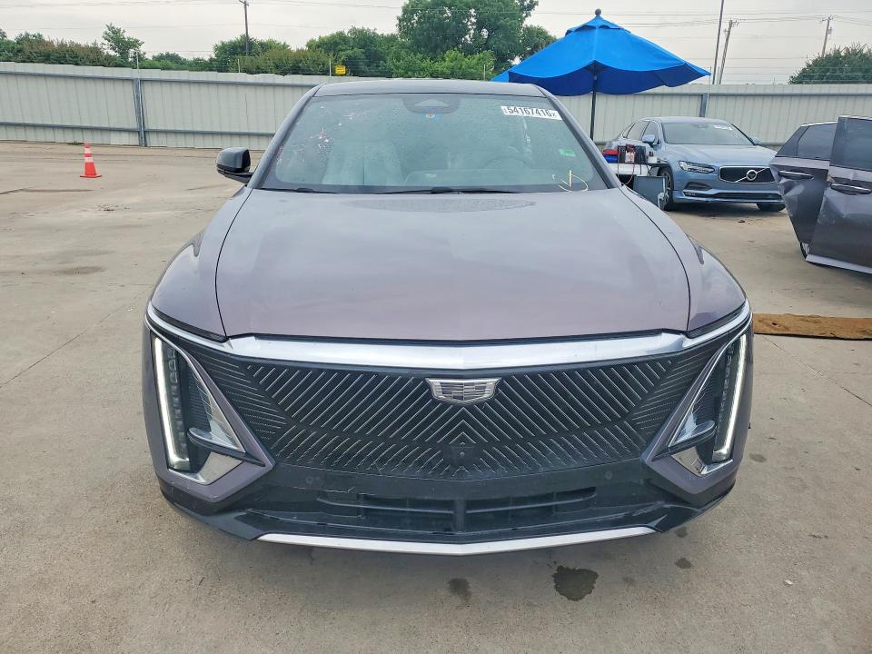 2024 Cadillac Lyriq VIN 1GYKPRRL4RZ131621 COPART salvage auction — SIDE, Tx - Salvage Vehicle Title, sold $16,600 on 2026-07-09 (photo 5)