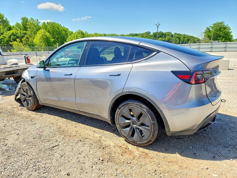 2025 Tesla Model y VIN 7SAYGDEE5SA359052 COPART salvage auction — FRONT END, Ky - Cert Of Title-Salvage Water, sold $14,300 on 2026-07-16 (photo 2)