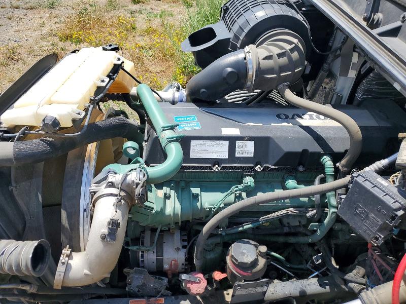 2024 Volvo Vn VIN 4V4NC9EH1RN640593 COPART salvage auction — ROLLOVER, Ca - Salvage Certificate, sold $5,900 on 2026-07-30 (photo 7)