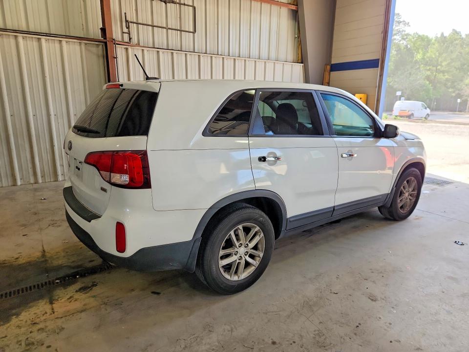 2014 Kia Sorento VIN 5XYKT3A6XEG535651 COPART salvage auction — Burn Engine, VA - CERT OF TITLE - SALVAGE, sold $600 on 2026-07-02 (photo 3)
