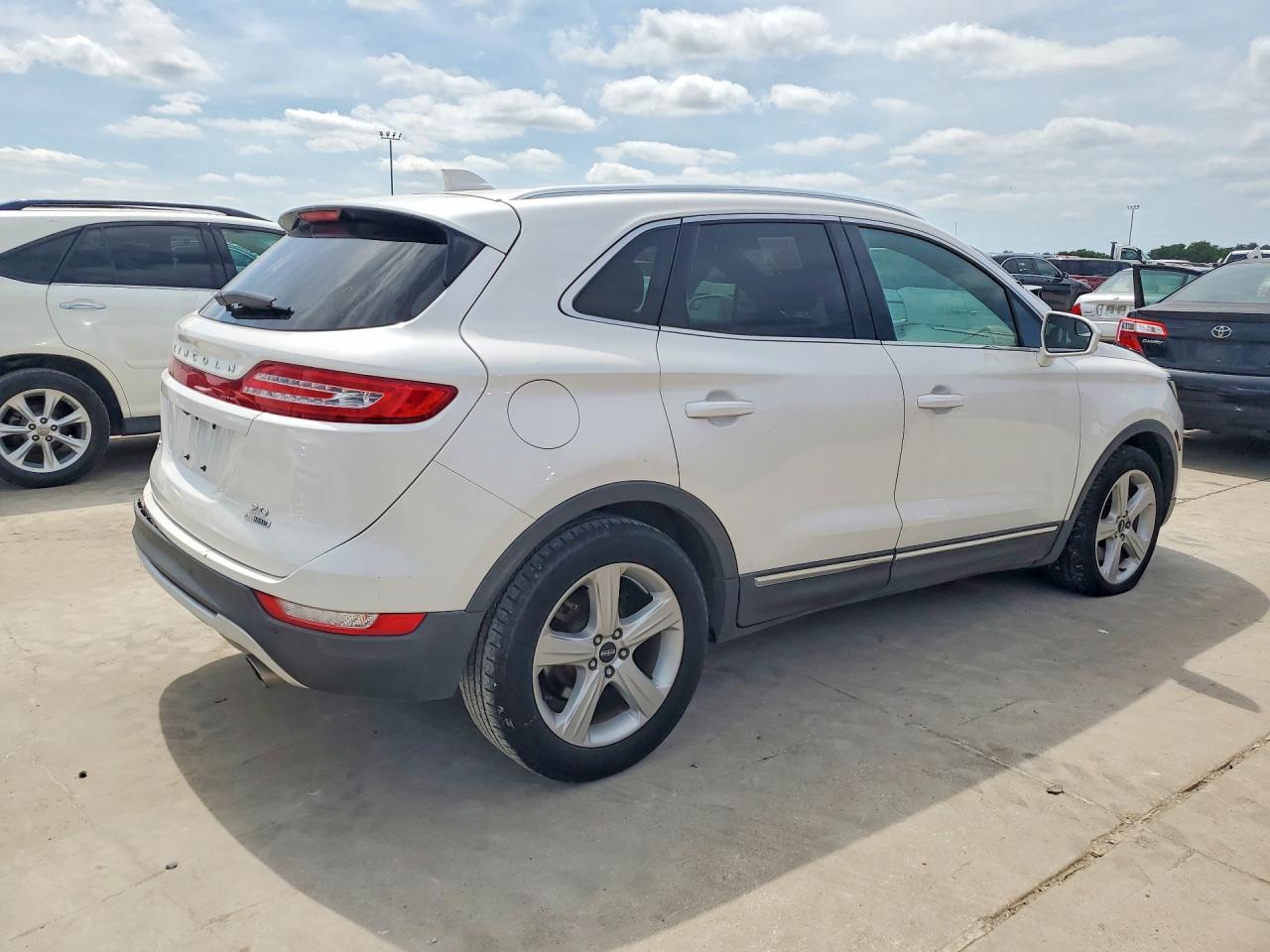 2015 Lincoln Townhouse Mkc VIN 5LMCJ1A92FUJ23791 COPART salvage auction — Rear End, TX - CERTIFICATE OF TITLE (P), sold $1,650 on 2026-07-09 (photo 3)
