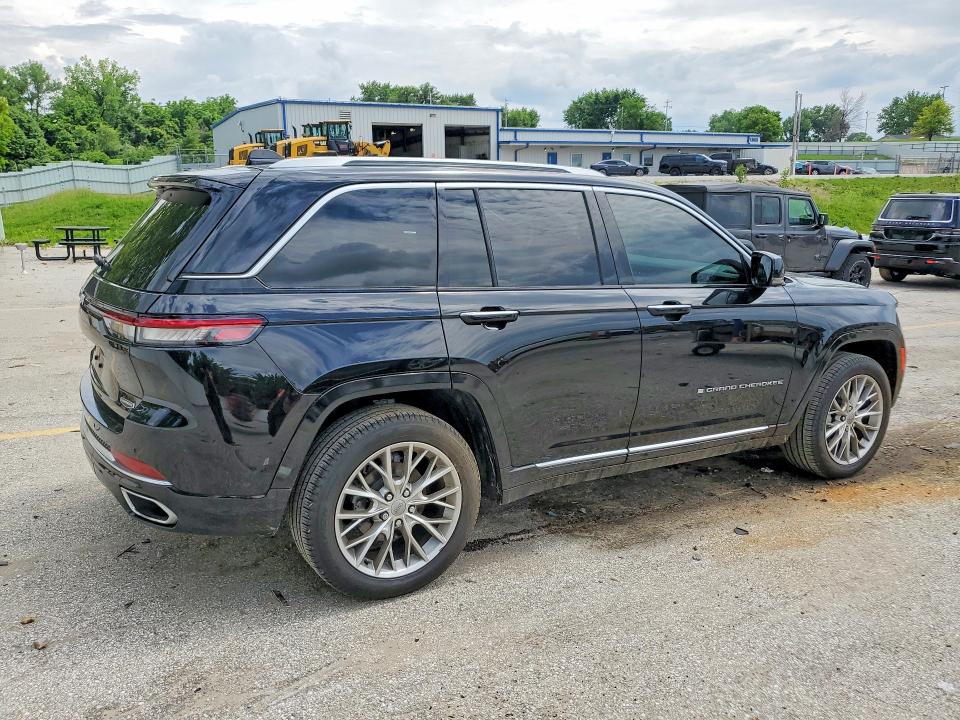 2023 Jeep Grand cherokee VIN 1C4RJHEG4PC563229 COPART salvage auction — MINOR DENT/SCRATCHES, Mo - Certificate Of Title, sold $35,250 on 2026-07-02 (photo 3)