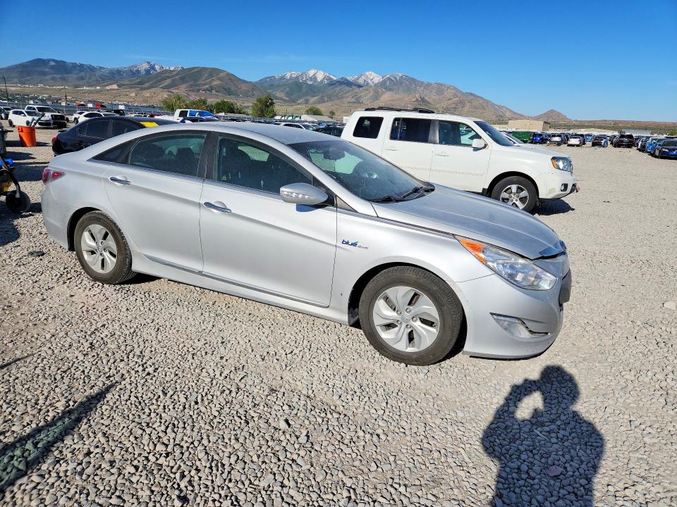 2015 Hyundai VIN KMHEC4A42FA128423 COPART salvage auction — MINOR DENT/SCRATCHES, Tx - Certificate Of Title, sold $1,600 on 2026-07-14 (photo 4)