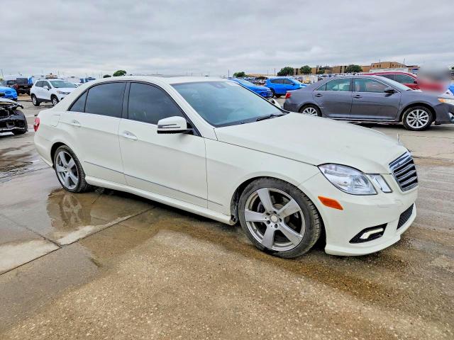 2011 Mercedes-benz E-klasse VIN WDDHF5GB6BA417678 COPART salvage auction — SIDE, Tx - Salvage Vehicle Title, sold $1,450 on 2026-08-13 (photo 4)