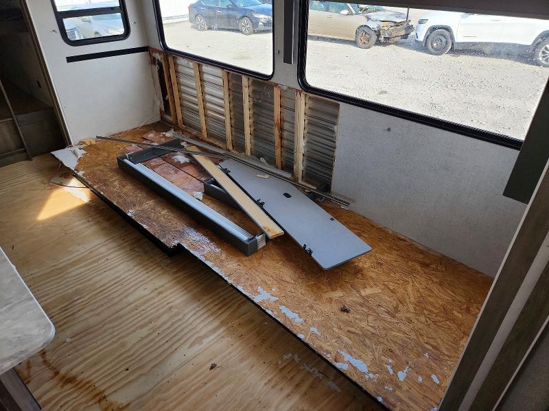 2021 Wildwood Trailer VIN 4X4TWDB28M7370430 COPART salvage auction — VANDALISM, IL - SALVAGE CERTIFICATE, sold $2,700 on 2026-07-15 (photo 9)