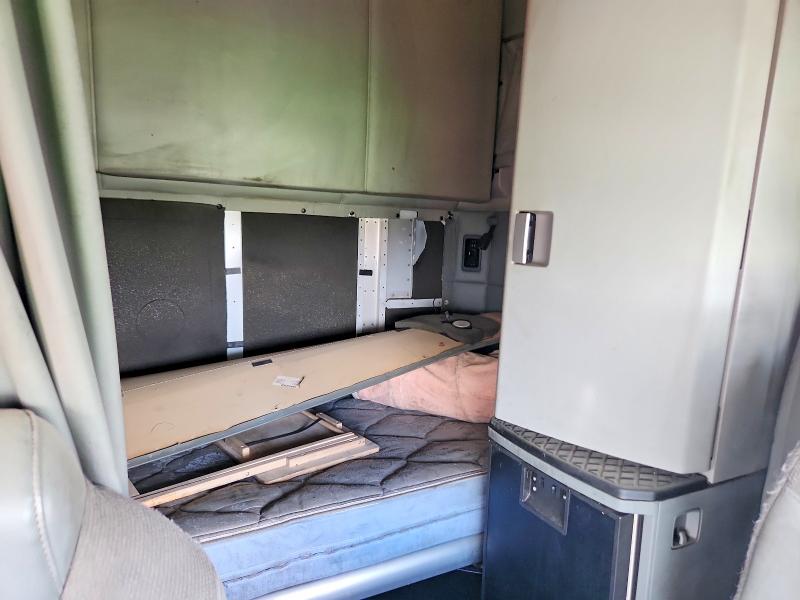 2017 Kenworth T680 VIN 1XKYDP9X4HJ177208 COPART salvage auction — FRONT END, ID - SALVAGE CERTIFICATE OF TITLE, sold $8,500 on 2026-07-16 (photo 6)