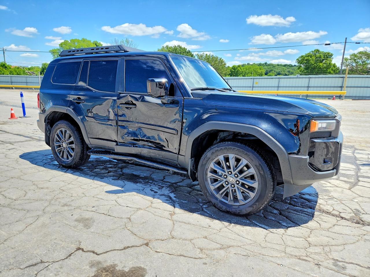 2025 Toyota Land Cruiser VIN JTEABFAJ8S5014187 COPART salvage auction — Side, TN - SALVAGE CERTIFICATE, sold $47,500 on 2026-06-29 (photo 4)