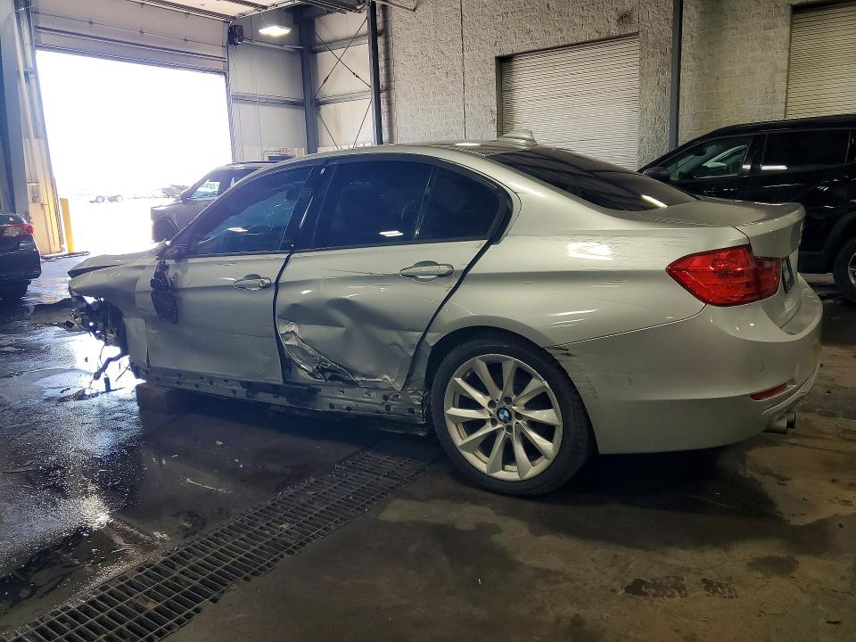 2013 BMW 3er VIN WBA3A5G58DNP20550 COPART salvage auction — FRONT END, Mn - Cert Of Title-Prior Salvage, sold $900 on 2026-07-09 (photo 2)