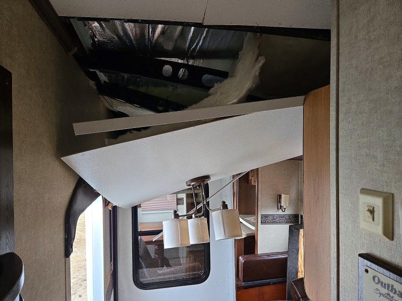 2013 Keystone rv Recreational vehicle (rv) VIN 4YDF33121DB630362 COPART salvage auction — ROOF, QC - IRRECUPERABLE, sold $175 on 2026-07-07 (photo 9)