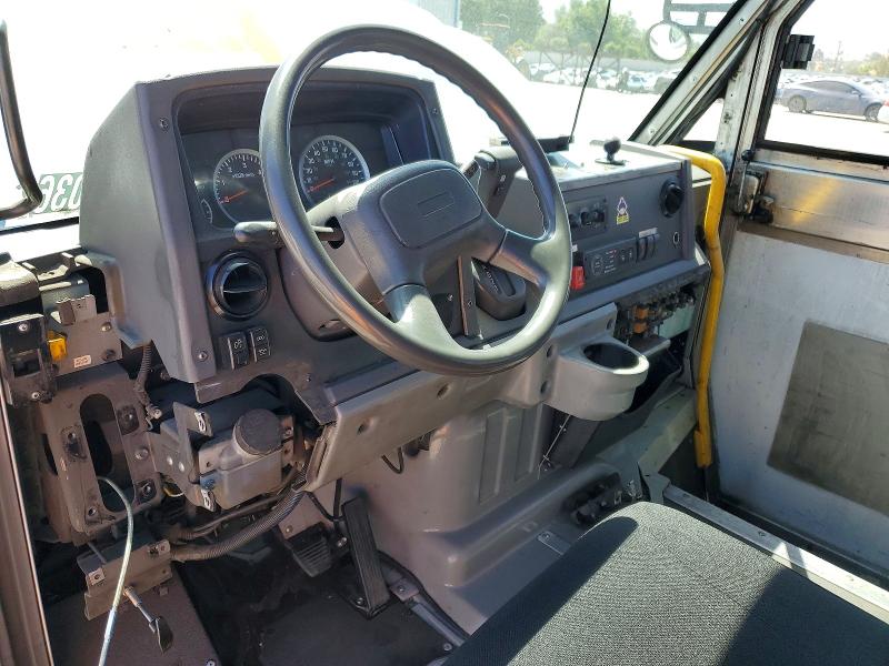 2015 Isuzu Reach VIN JALB4T170F7W00445 COPART salvage auction — MINOR DENT/SCRATCHES, Ca - Dis/Dlr/Exp Only Clean Title, sold $2,300 on 2026-07-30 (photo 8)