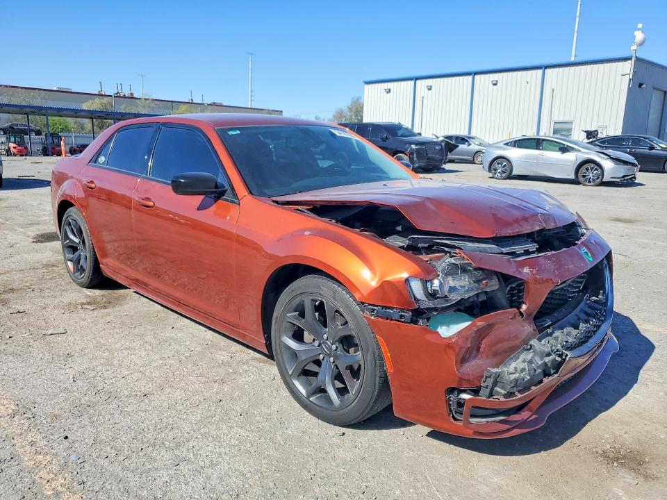 2020 Chrysler 300 VIN 2C3CCAAG9LH209246 COPART salvage auction — FRONT END, Nv - Salvage Title, sold $8,400 on 2026-07-30 (photo 4)