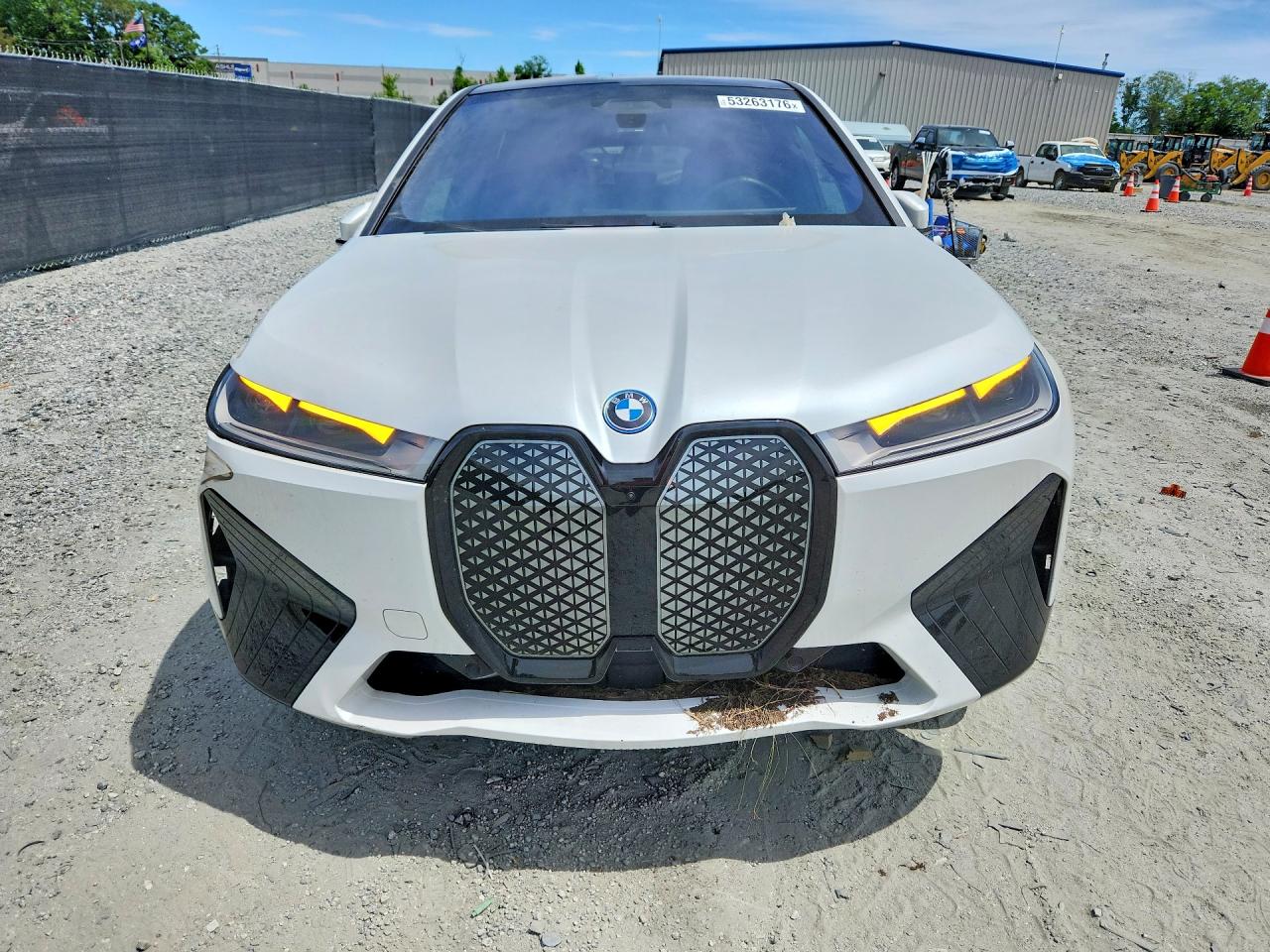 2025 BMW Ix VIN WB523CF02SCU70598 COPART salvage auction — Front End, SC - CERT OF TITLE-SALVAGE, sold $27,500 on 2026-07-27 (photo 5)