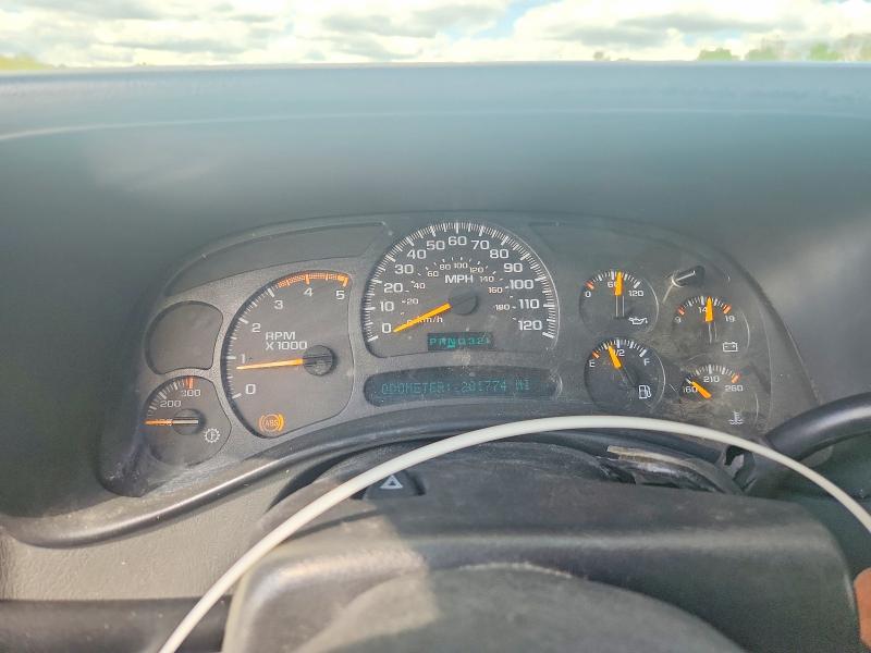 2004 Chevrolet Silverado 2500 VIN 1GCHK29204E271677 COPART salvage auction — NORMAL WEAR, PA - CERT OF TITLE, sold $3,250 on 2026-09-01 (photo 9)