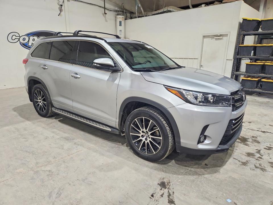 2017 Toyota Highlander VIN 5TDKZRFHXHS520649 COPART salvage auction — HAIL, Ok - Cert Of Title-Salvage, sold $12,100 on 2026-07-15 (photo 4)