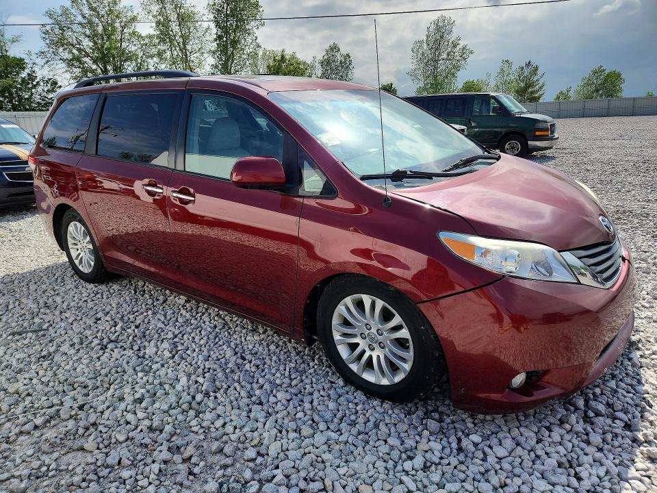 2014 Toyota Sienna VIN 5TDYK3DC5ES452680 COPART salvage auction — MINOR DENT/SCRATCHES, Mi - Dealer Only Clean Title (P), sold $3,400 on 2026-07-23 (photo 4)