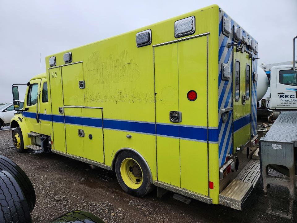 2018 Freightliner M2 106 VIN 1FVACWFC7JHJR9247 COPART salvage auction — MINOR DENT/SCRATCHES, OH - CERTIFICATE OF TITLE, sold $8,900 on 2026-07-18 (photo 2)