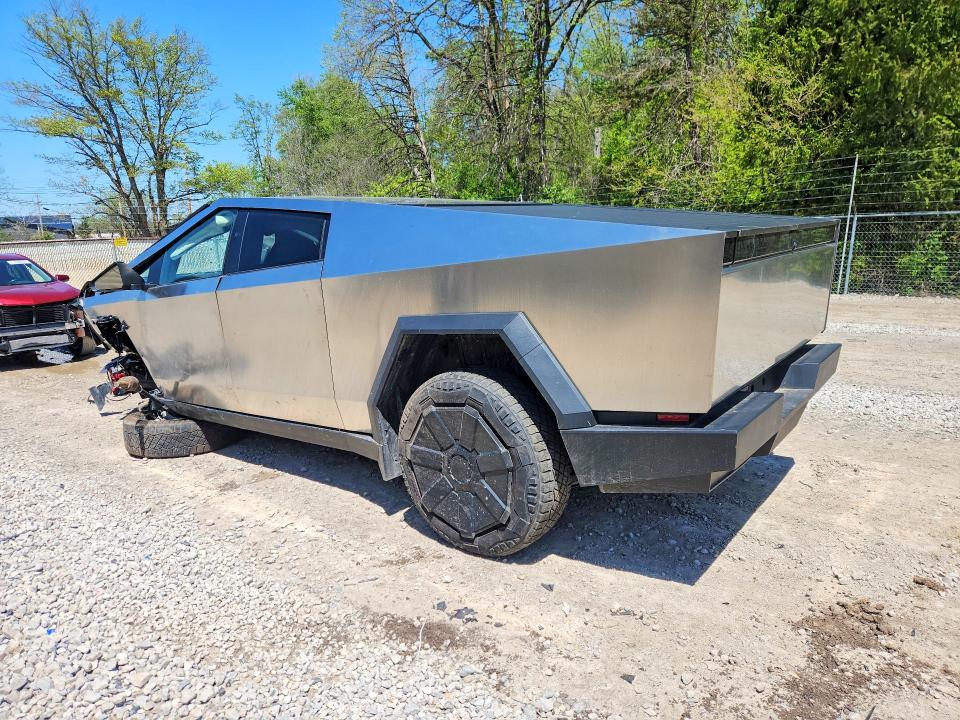 2025 Tesla Cybertruck VIN 7G2CEHED1SA061056 COPART salvage auction — FRONT END, Oh - Cert Of Title-Salvage, sold $14,000 on 2026-09-02 (photo 2)