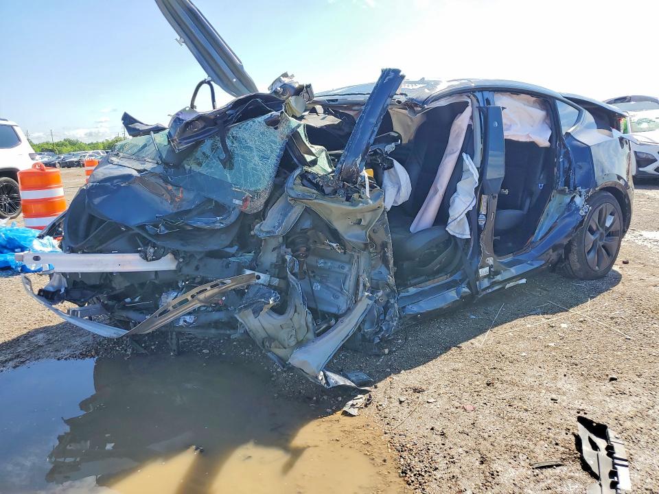 2024 Tesla Model y VIN 7SAYGDEEXRF117354 COPART salvage auction — ALL OVER, CO - SALVAGE TITLE, sold $250 on 2026-07-27 (photo 1)