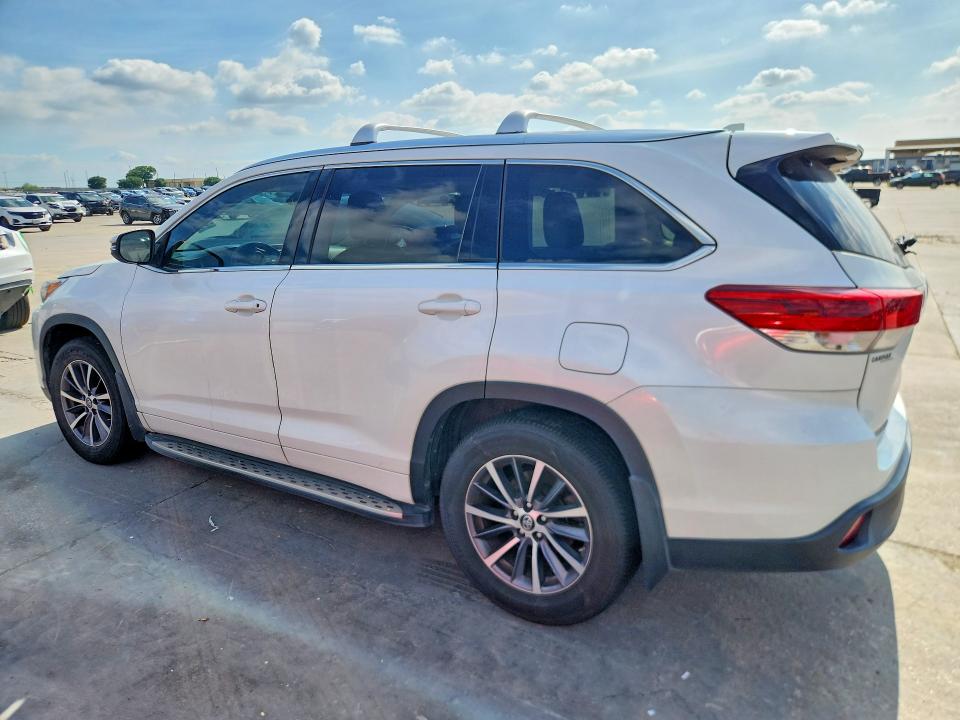 2018 Toyota Highlander VIN 5TDKZRFH6JS288010 COPART salvage auction — SIDE, Tx - Salvage Vehicle Title, sold $8,600 on 2026-07-27 (photo 2)