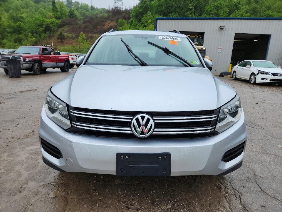 2017 Volkswagen VIN WVGBV7AX3HK013626 COPART salvage auction — MINOR DENT/SCRATCHES, Wv - Certificate Of Title (P), sold $3,800 on 2026-07-28 (photo 5)