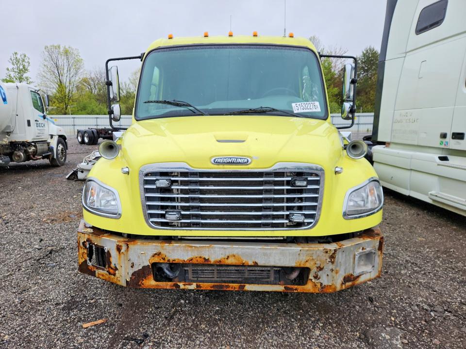 2018 Freightliner M2 106 VIN 1FVACWFC7JHJR9247 COPART salvage auction — MINOR DENT/SCRATCHES, OH - CERTIFICATE OF TITLE, sold $8,900 on 2026-07-18 (photo 5)