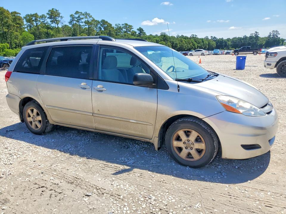2010 Toyota Sienna VIN 5TDKK4CC5AS336094 COPART salvage auction — WATER/FLOOD, Tx - Nonrepairable Title-Flood, sold $750 on 2026-07-10 (photo 4)
