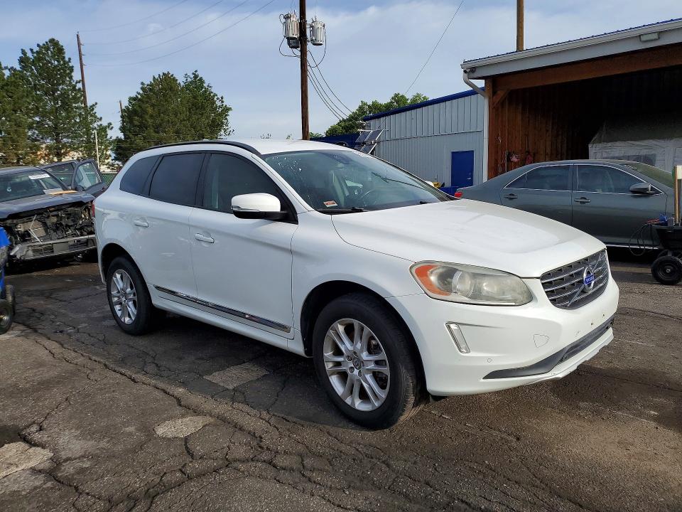 2015 Volvo VIN YV4612RJXF2712959 COPART salvage auction — MINOR DENT/SCRATCHES, Co - Dis/Dlr/Exp Only Clean Title, sold $2,475 on 2026-07-09 (photo 4)