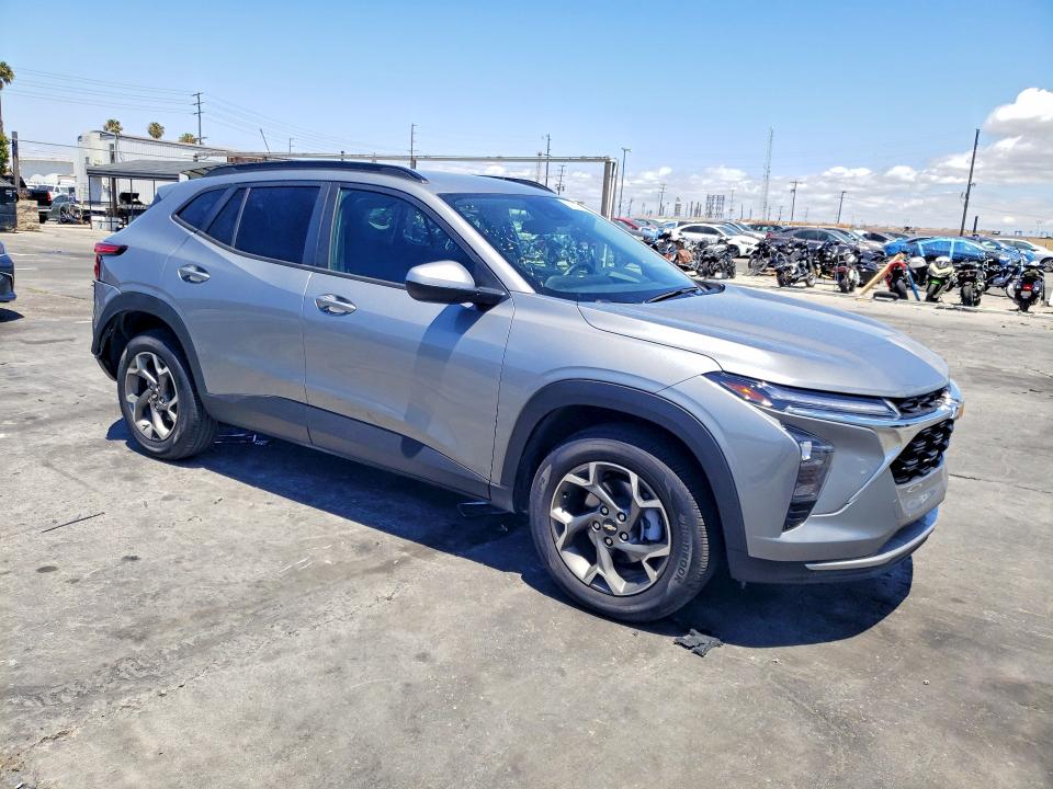 2025 Chevrolet Trax VIN KL77LHEP2SC274597 COPART salvage auction — REAR END, Ca - Salvage Certificate, sold $7,500 on 2026-07-27 (photo 4)
