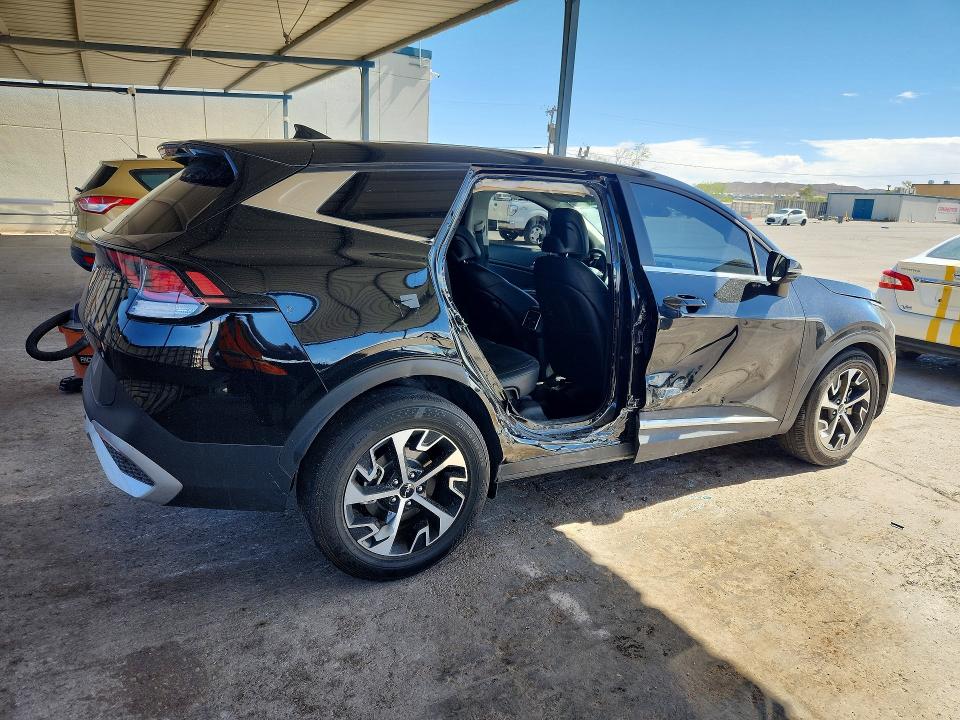 2023 Kia VIN 5XYK33AF8PG069172 COPART salvage auction — SIDE, Tx - Salvage Vehicle Title, sold $4,250 on 2026-07-31 (photo 3)