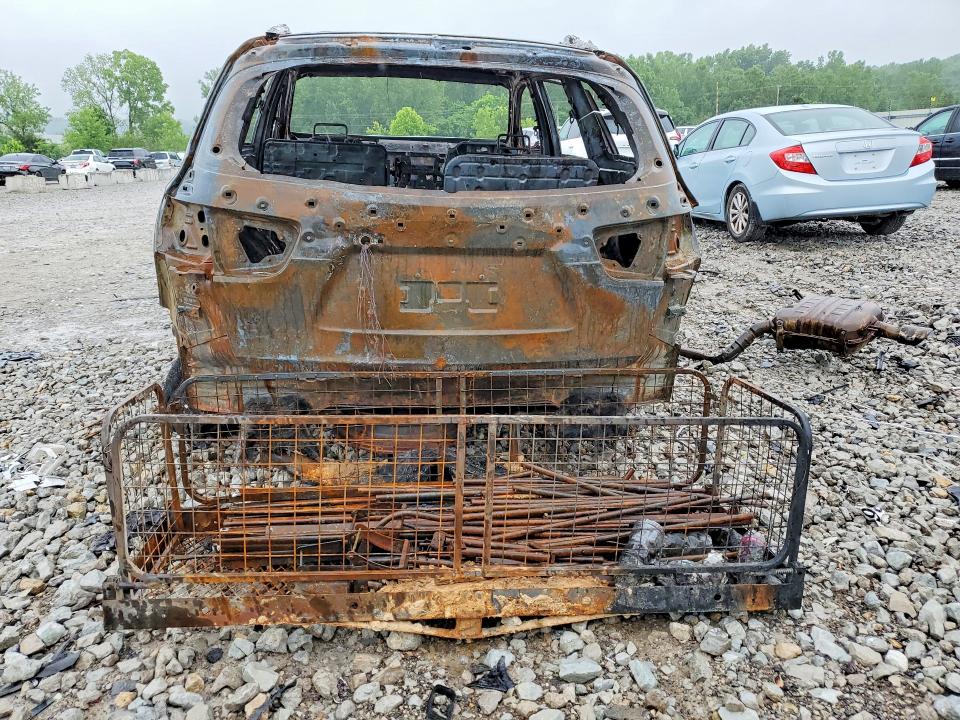 2018 Kia Sorento VIN 5XYPG4A39JG386746 COPART salvage auction — INTERIOR BURN, KY - BILL OF SALE/PART ONLY/NO TITL, sold $275 on 2026-07-23 (photo 6)
