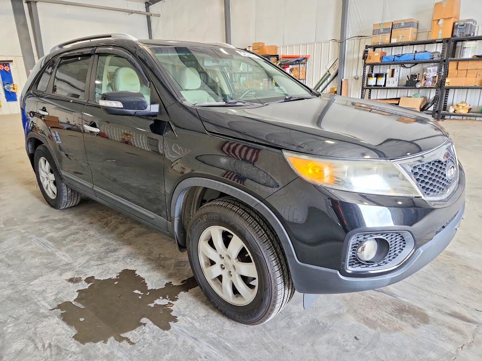 2011 Kia Sorento VIN 5XYKT3A10BG024420 COPART salvage auction — SIDE, NC - DEALER ONLY CLEAN TITLE, sold $1,250 on 2026-07-09 (photo 4)