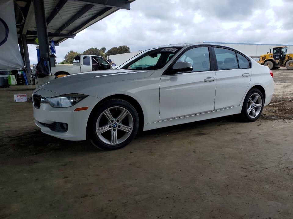 2013 BMW 3er VIN WBA3C1G54DNR46880 COPART salvage auction — MINOR DENT/SCRATCHES, Ca - Dis/Dlr/Exp Only Clean Title, sold $3,200 on 2026-07-03 (photo 1)