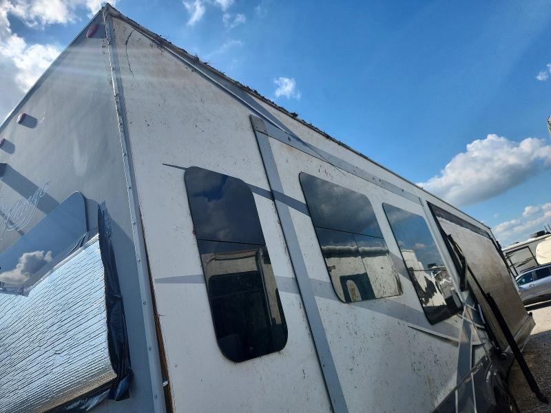2020 Highland ridge Open range VIN 58TCH0BV5L3BD3106 COPART salvage auction — ALL OVER, TX - SALVAGE VEHICLE TITLE, sold $2,000 on 2026-07-30 (photo 9)