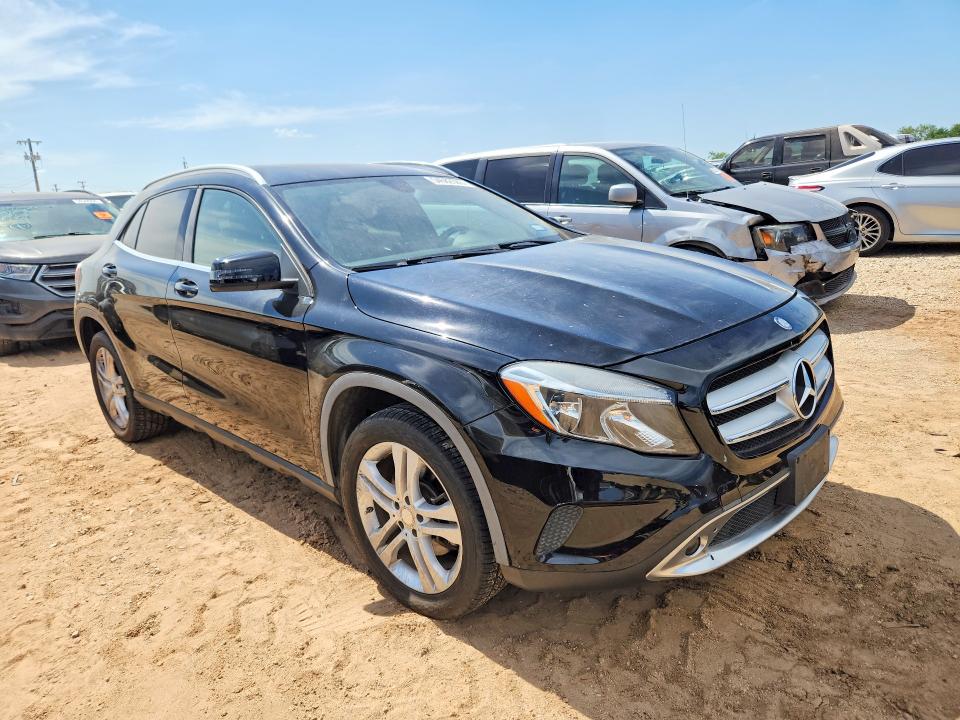 2015 Mercedes-benz Gla-class VIN WDCTG4GB4FJ090368 COPART salvage auction — MINOR DENT/SCRATCHES, Tx - Salvage Vehicle Title, sold $2,600 on 2026-07-09 (photo 4)