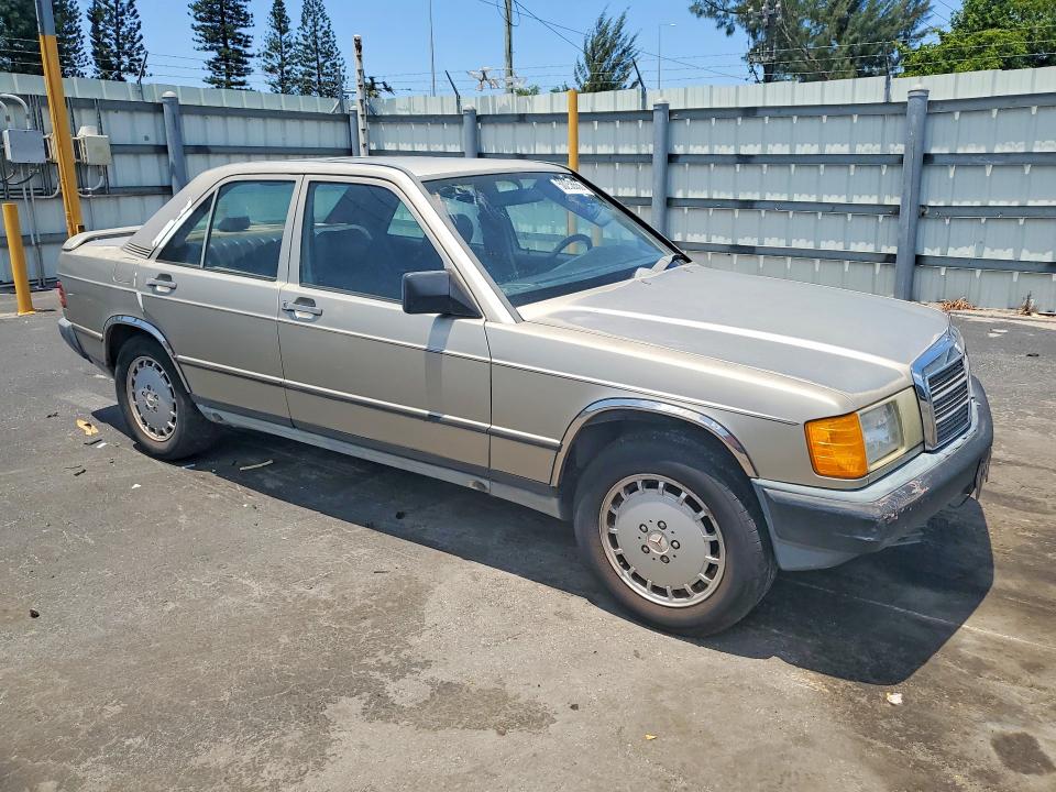 1988 Mercedes-benz 190 VIN WDBDA28D6JF409683 COPART salvage auction — MECHANICAL, Ca - Certificate Of Title, sold $1,750 on 2026-07-08 (photo 4)