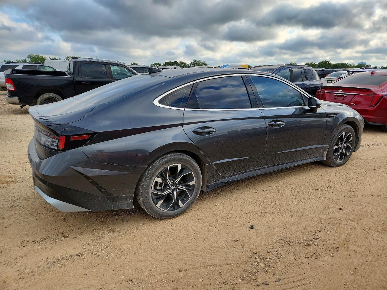 2024 Hyundai Sonata VIN KMHL64JA0RA392717 COPART salvage auction — Minor Dent/Scratches, TX - SALVAGE VEHICLE TITLE, sold $10,400 on 2026-07-09 (photo 3)
