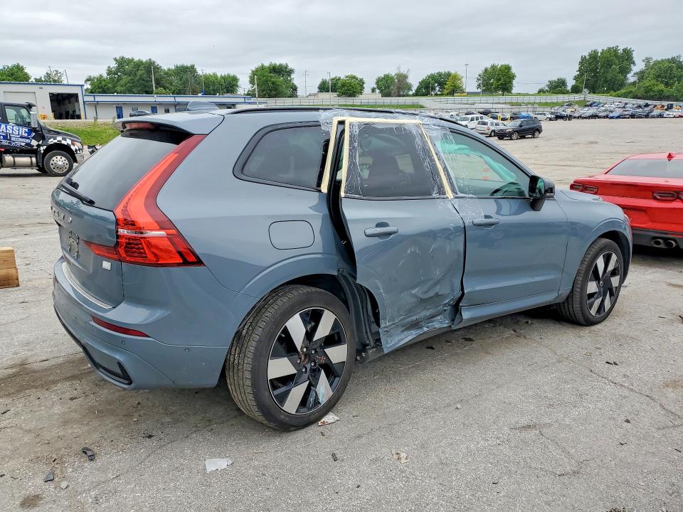 2024 Volvo Xc60 VIN YV4H60DL3R1924720 COPART salvage auction — SIDE, Salvage Title, sold $2,200 on 2026-07-21 (photo 3)
