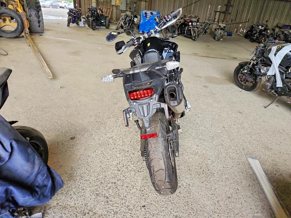 2021 Triumph motorcycle Tiger VIN SMTE64DFXMTAF4405 COPART salvage auction — FRONT END, NJ - CERT OF TITLE-SALVAGE, sold $2,650 on 2026-07-13 (photo 4)