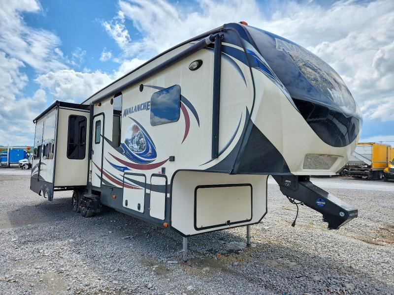 2015 Keystone Avalanche VIN 4YDF34323FE760082 — COPART salvage auction photo