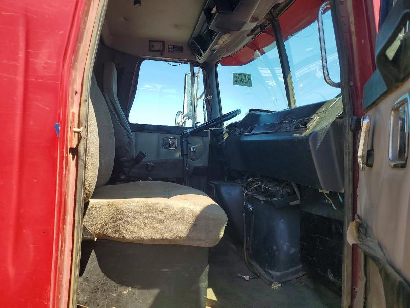2000 Volvo Convention VIN 4V5JC2UF4YN869284 COPART salvage auction — MINOR DENT/SCRATCHES, Va - Certificate Of Title, sold $11,500 on 2026-07-08 (photo 5)