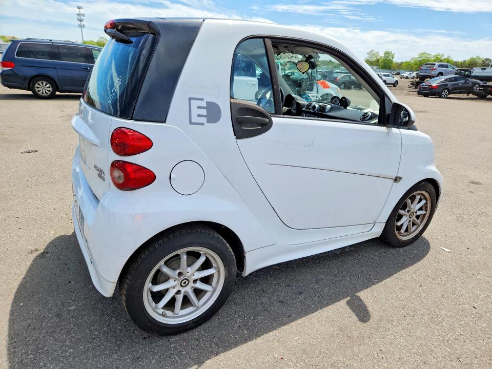 2016 Smart Fortwo VIN WMEEJ9AA1GK842182 COPART salvage auction — MINOR DENT/SCRATCHES, Ny - Certificate Of Title, sold $375 on 2026-07-08 (photo 3)