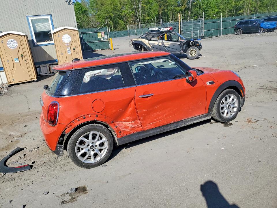 2021 Mini Cooper VIN WMWXR3C08M2N75889 COPART salvage auction — SIDE, Id - Salvage Certificate Of Title, sold $3,950 on 2026-08-19 (photo 3)