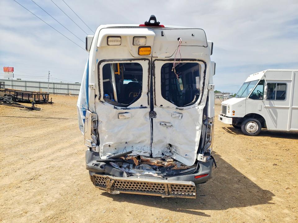 2019 Mercedes-benz Sprinter VIN WD4PF0CD0KP107447 COPART salvage auction — FRONT END, Va - Cert Of Title - Salvage, sold $4,350 on 2026-07-08 (photo 6)
