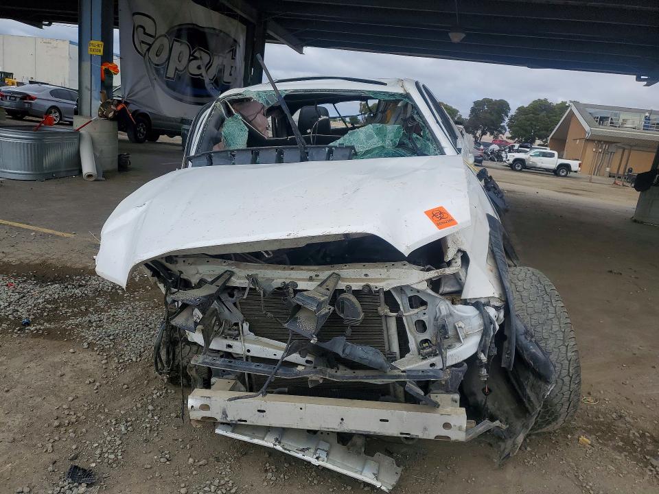 2019 Toyota Tacoma VIN 5TFCZ5AN9KX188554 COPART salvage auction — ROLLOVER, CA - NON-REPAIRABLE VEHICLE CERT, sold $300 on 2026-07-21 (photo 5)