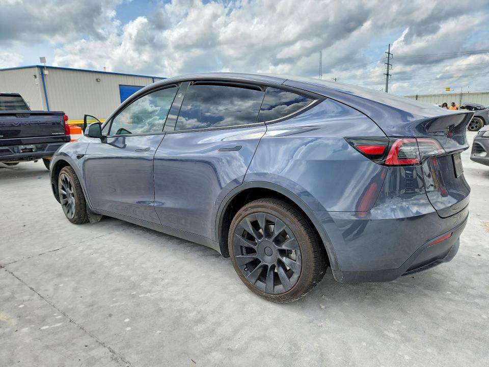 2023 Tesla Model y VIN 7SAYGDEE5PF833902 COPART salvage auction — SIDE, Tx - Salvage Vehicle Title, sold $200 on 2026-07-21 (photo 2)