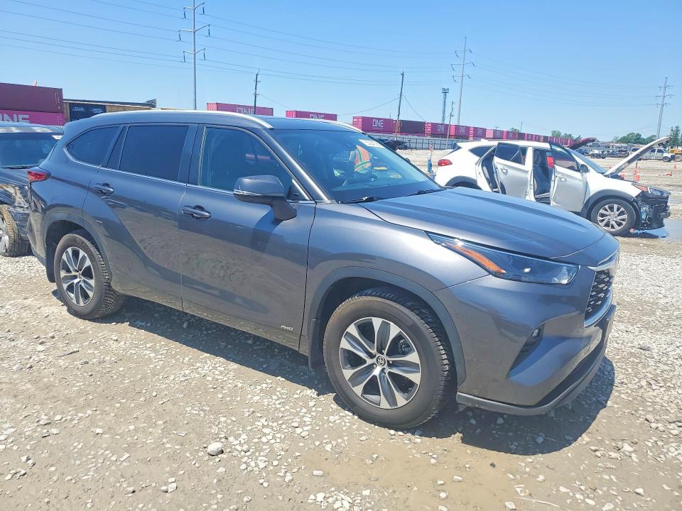 2024 Toyota Highlander VIN 5TDKBRCH6RS141416 COPART salvage auction — REAR END, Il - Certificate Of Title, sold $25,750 on 2026-07-24 (photo 4)