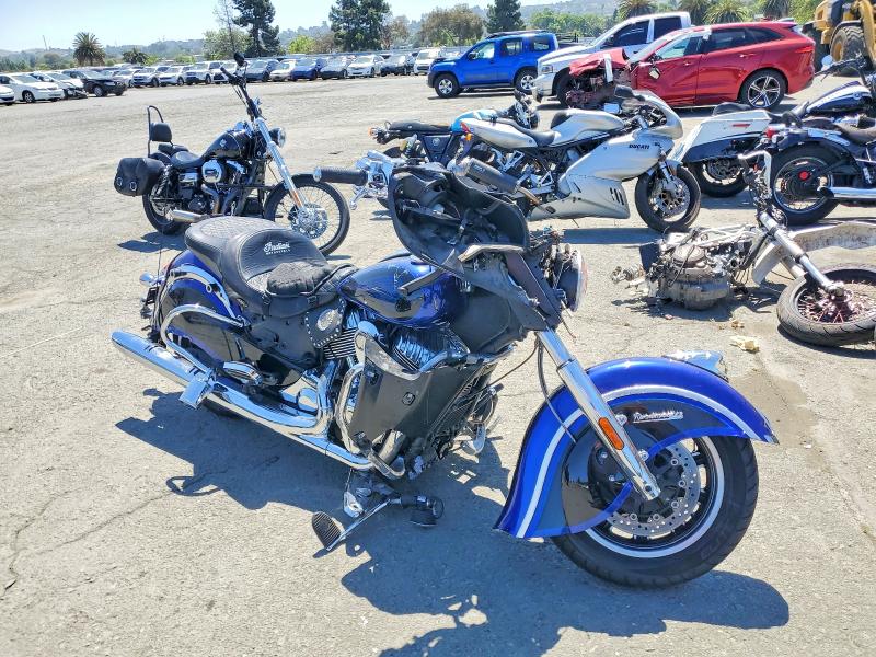2015 Indian motorcycle co. Roadmaster VIN 56KTRAAA0F3326947 — COPART salvage auction photo